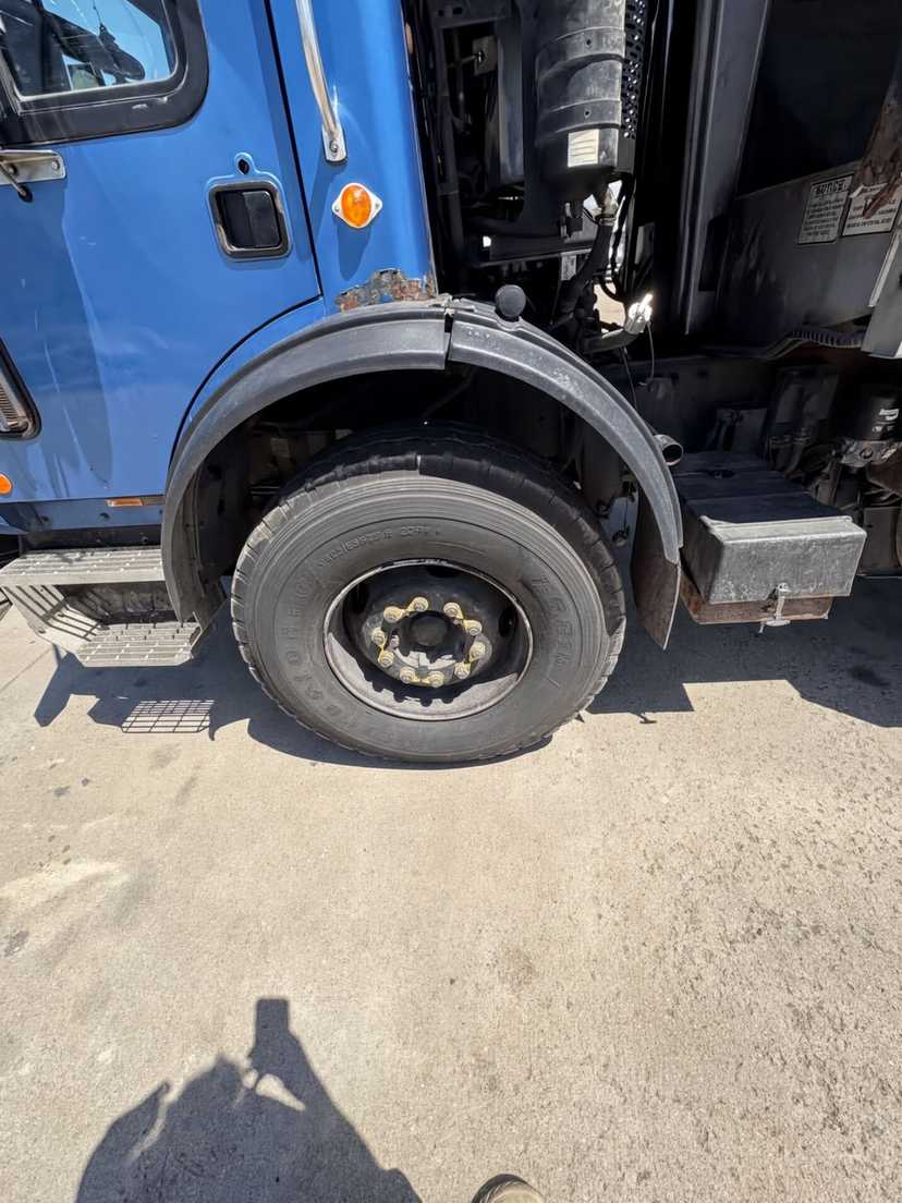 2012 Mack E-Z Pack Rear Loader — photo 3