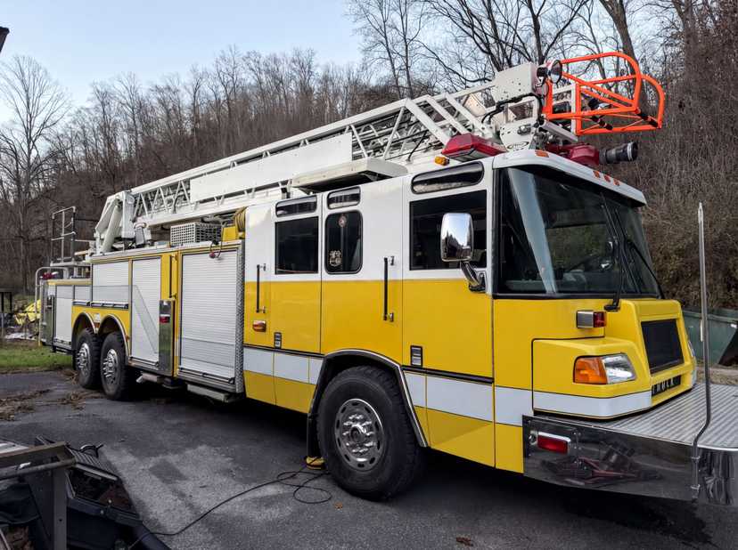 1998 Pierce Detroit Series 60 Diesel, 430 HP 105' Aerial