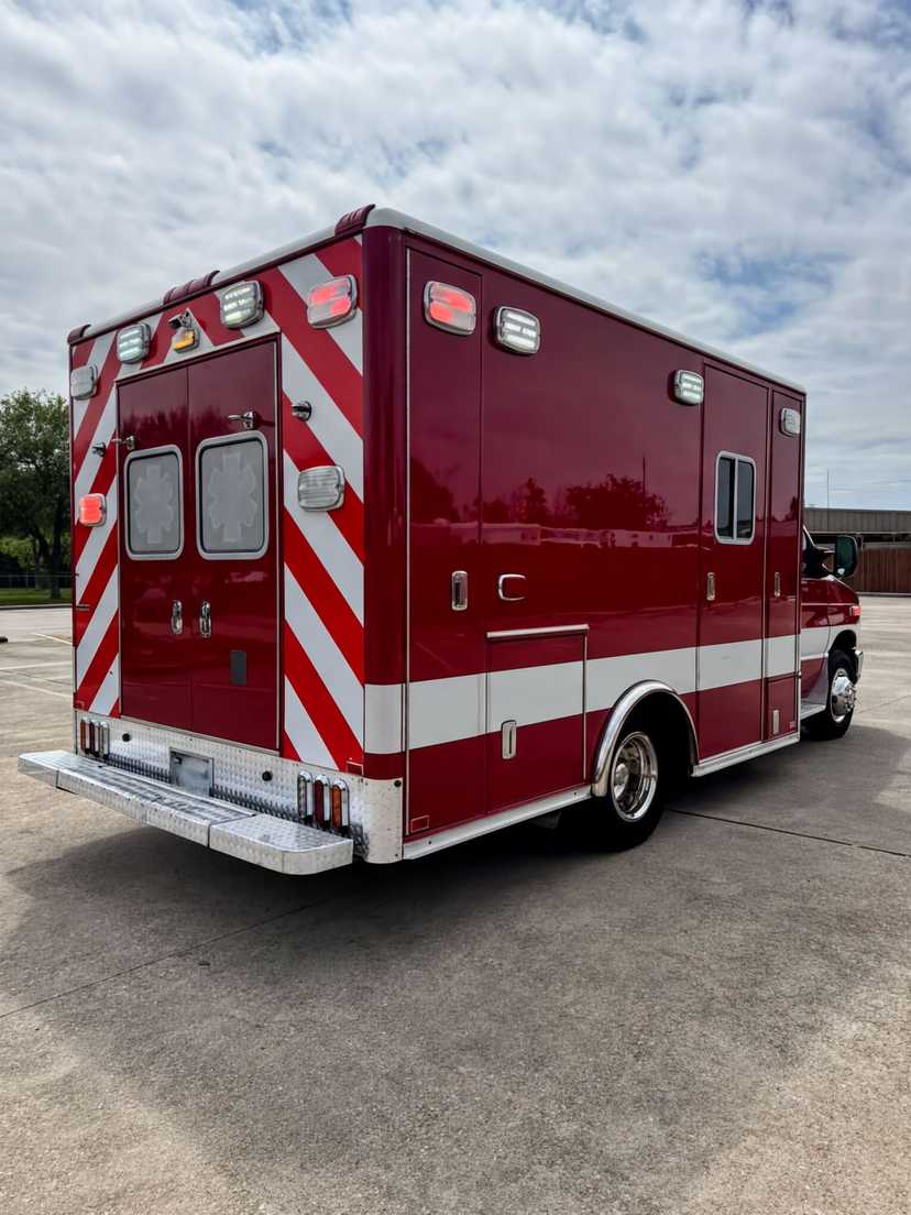 2015 Horton Ford Type III Ambulance — photo 5