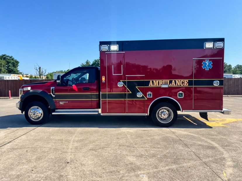 2019 Braun Ford Type I Ambulance — photo 2