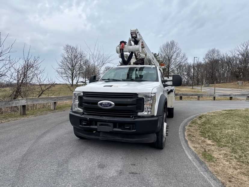 2019 Ford F550 4x4 Bucket Truck w/ Altec AT40G Boom (45 ft) — photo 3