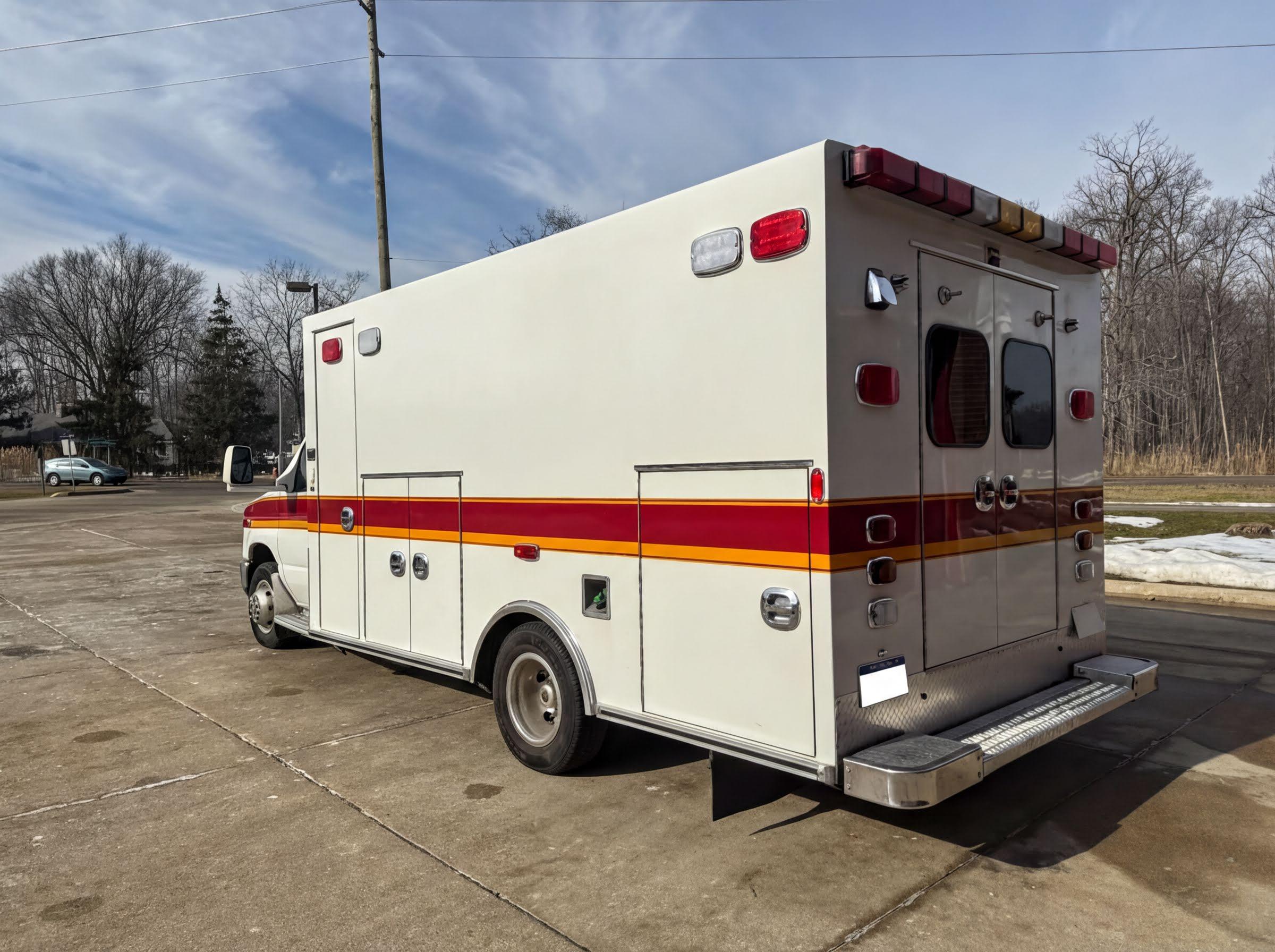 2009 Braun Ford Type III Ambulance - image 5