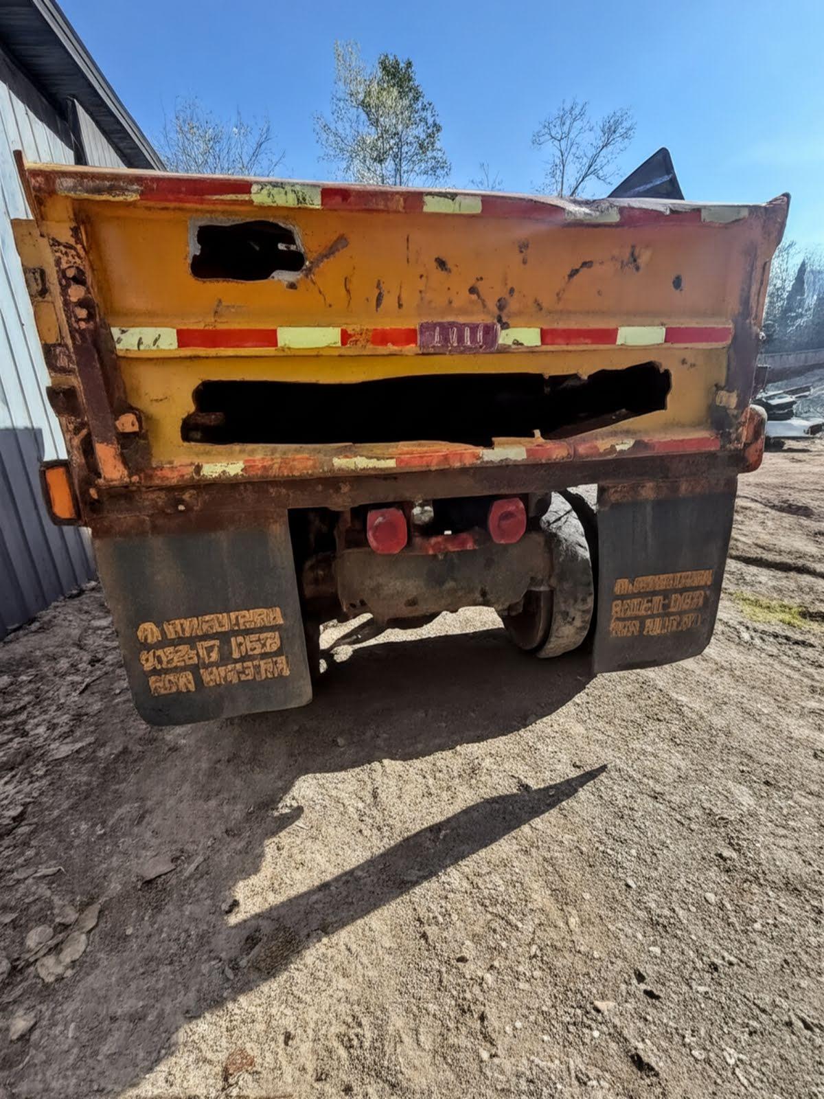 1997 International 4700 Dump Truck - image 4