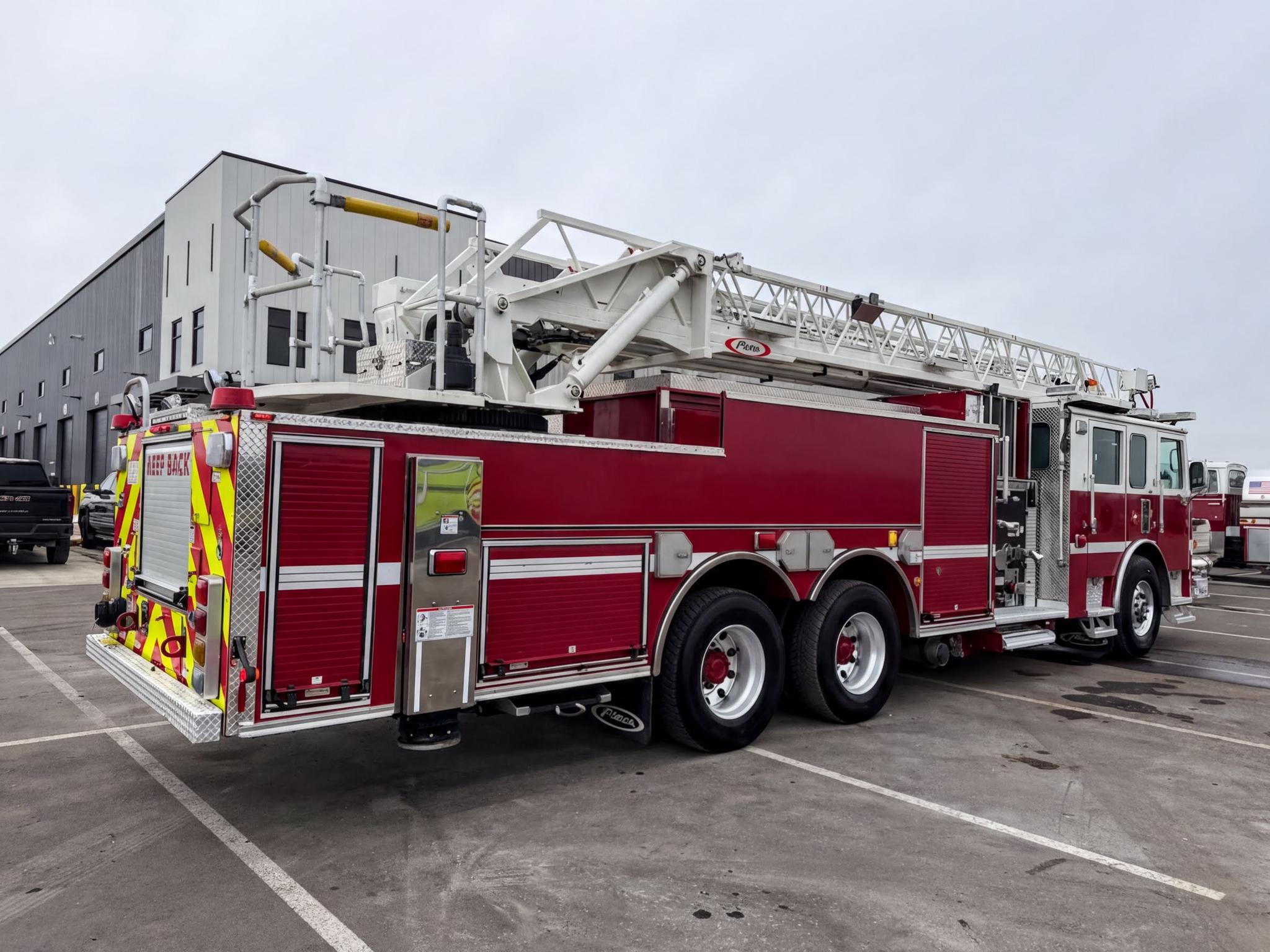 2018 Pierce ARROW XT 75' Aerial - image 4