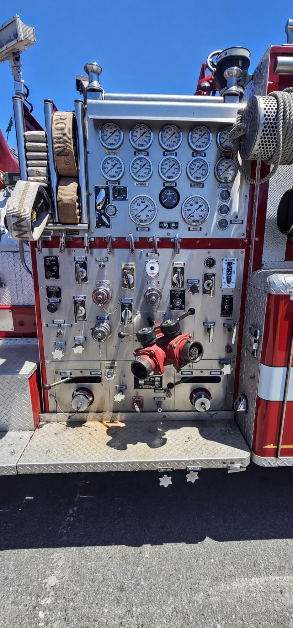 1988 Mack Pumper - image 4