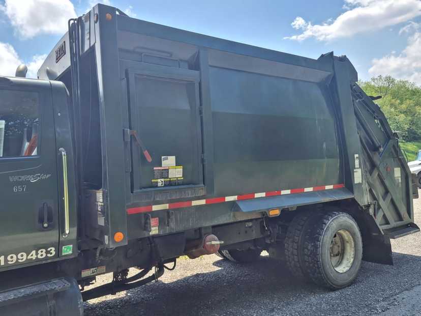 2009 International Heil Rear Loader — photo 4