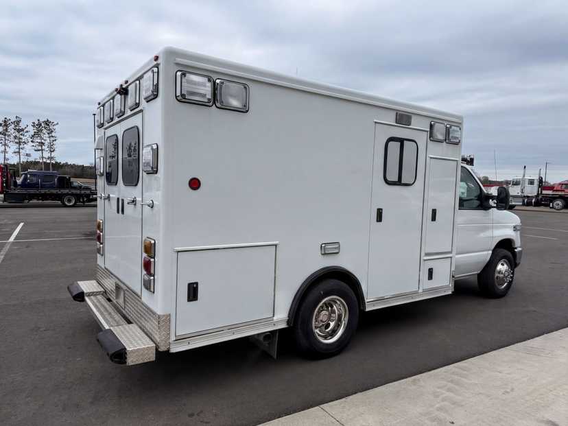 2022 Osage Ford Type III Ambulance — photo 3