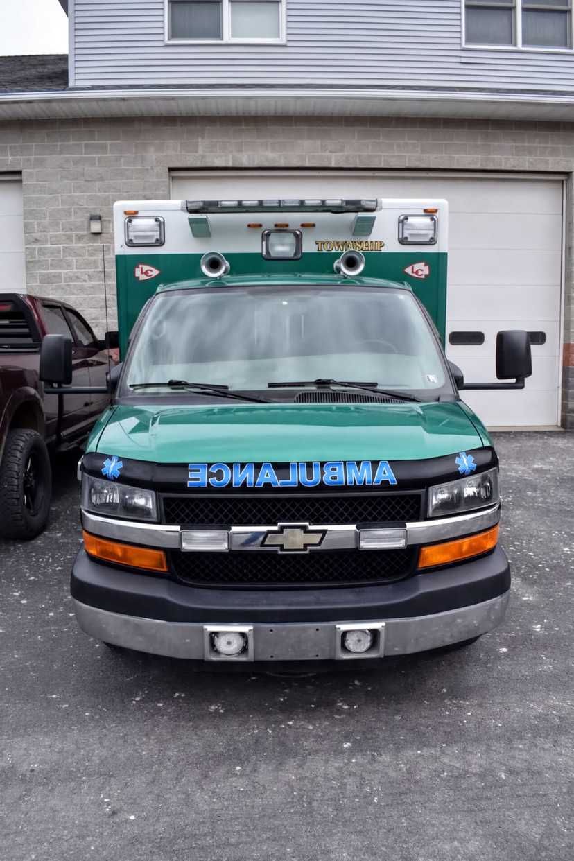 2010 PL-Custom Chevrolet Type III Ambulance — photo 2