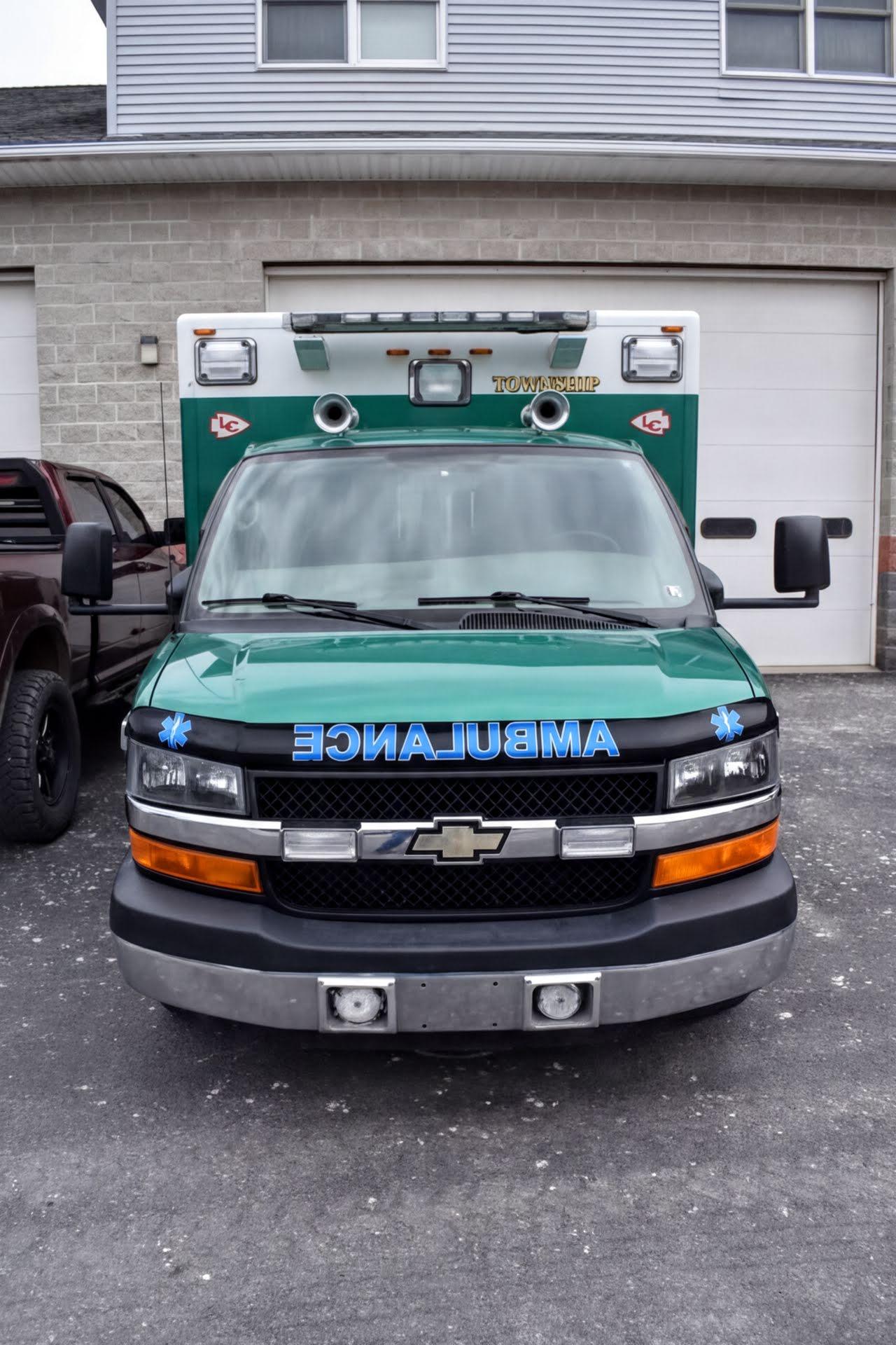 2010 PL-Custom Chevrolet Type III Ambulance - image 2