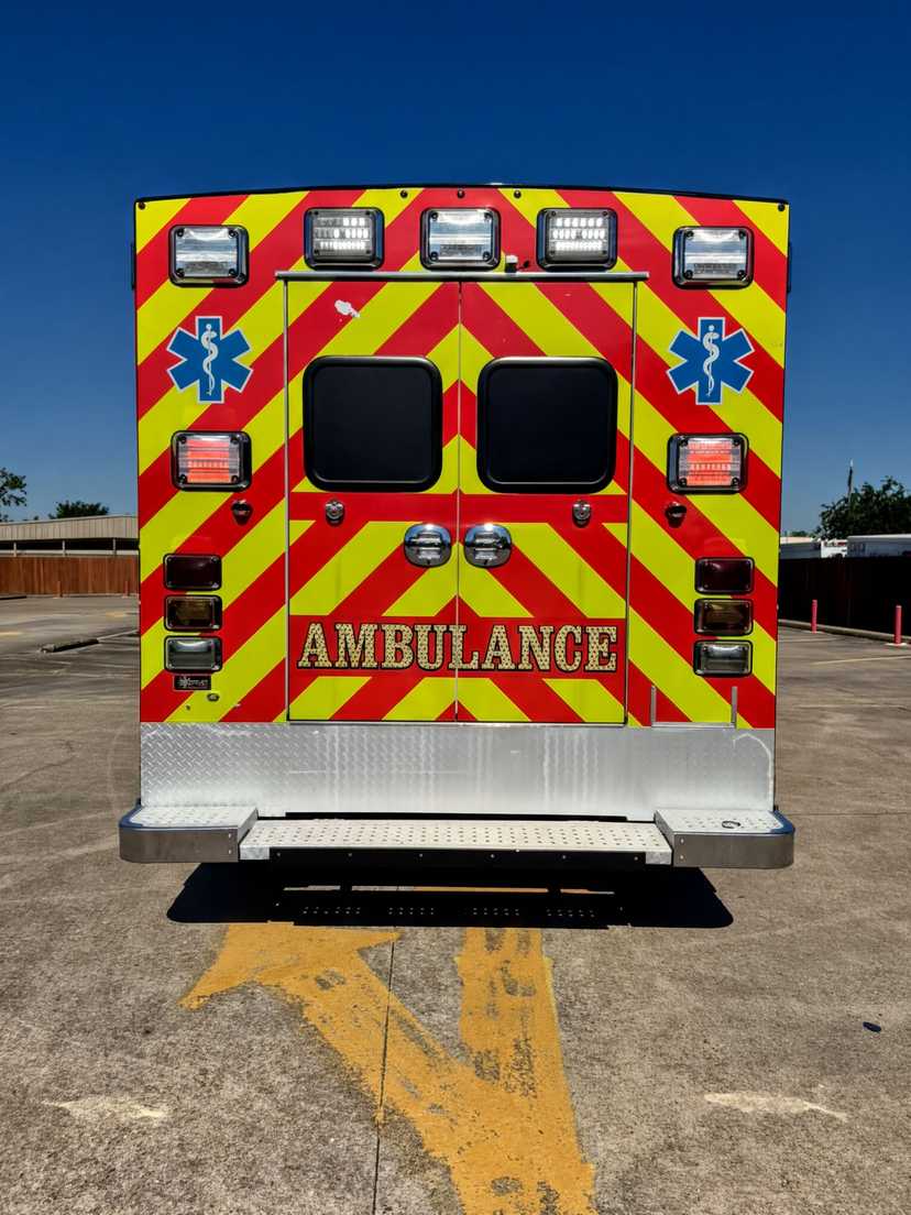 2019 Braun Ford Type I Ambulance — photo 4