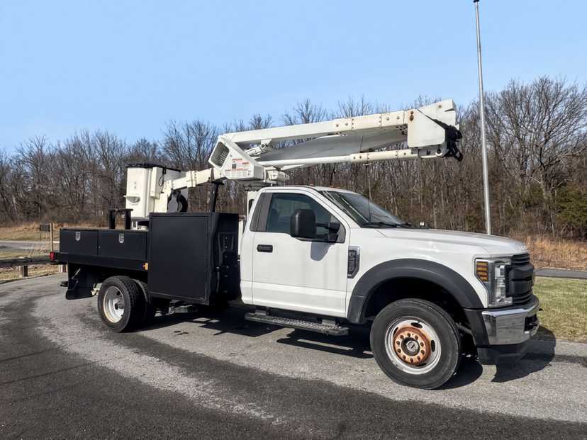 2019 Ford F550 4x4 Bucket Truck w/ Hi-Ranger LT40 Boom (45 ft) — photo 4