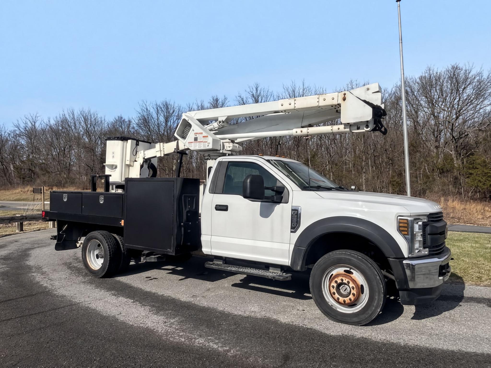 2019 Ford F550 4x4 Bucket Truck w/ Hi-Ranger LT40 Boom (45 ft) - image 4