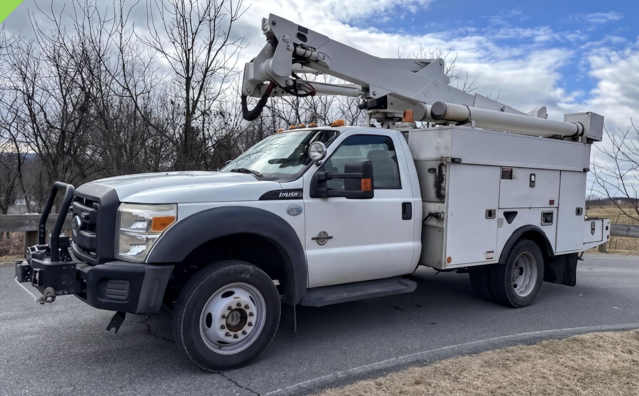 2015 Ford F550 Bucket Truck w/ Altec AT37G (42 ft) - image 3