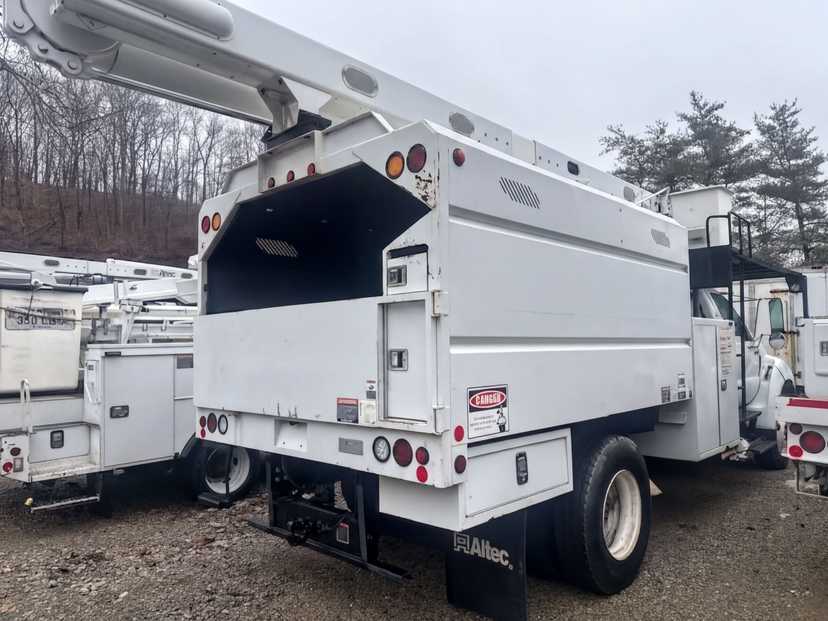 2013 Ford F750 Bucket Truck w/ Altec LR756 Boom & Chipper Dump (61 ft) — photo 4