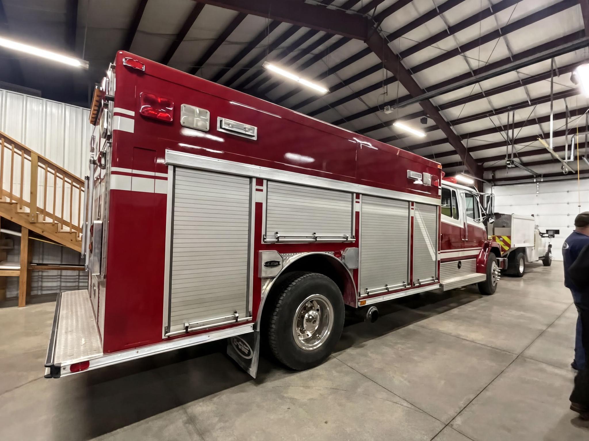 1995 E-One Freightliner Squad - image 2