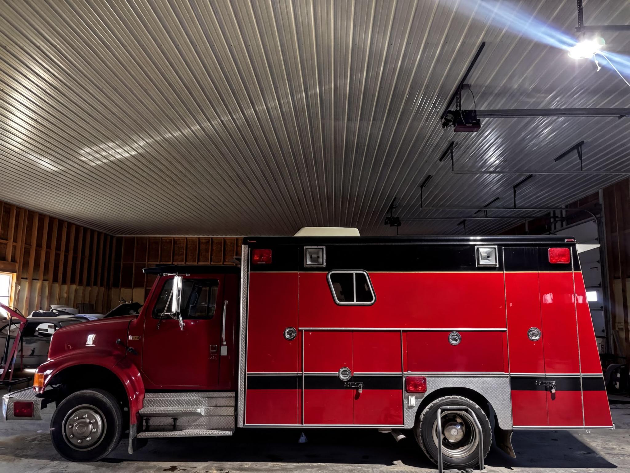 1991 International Type I Ambulance - image 2