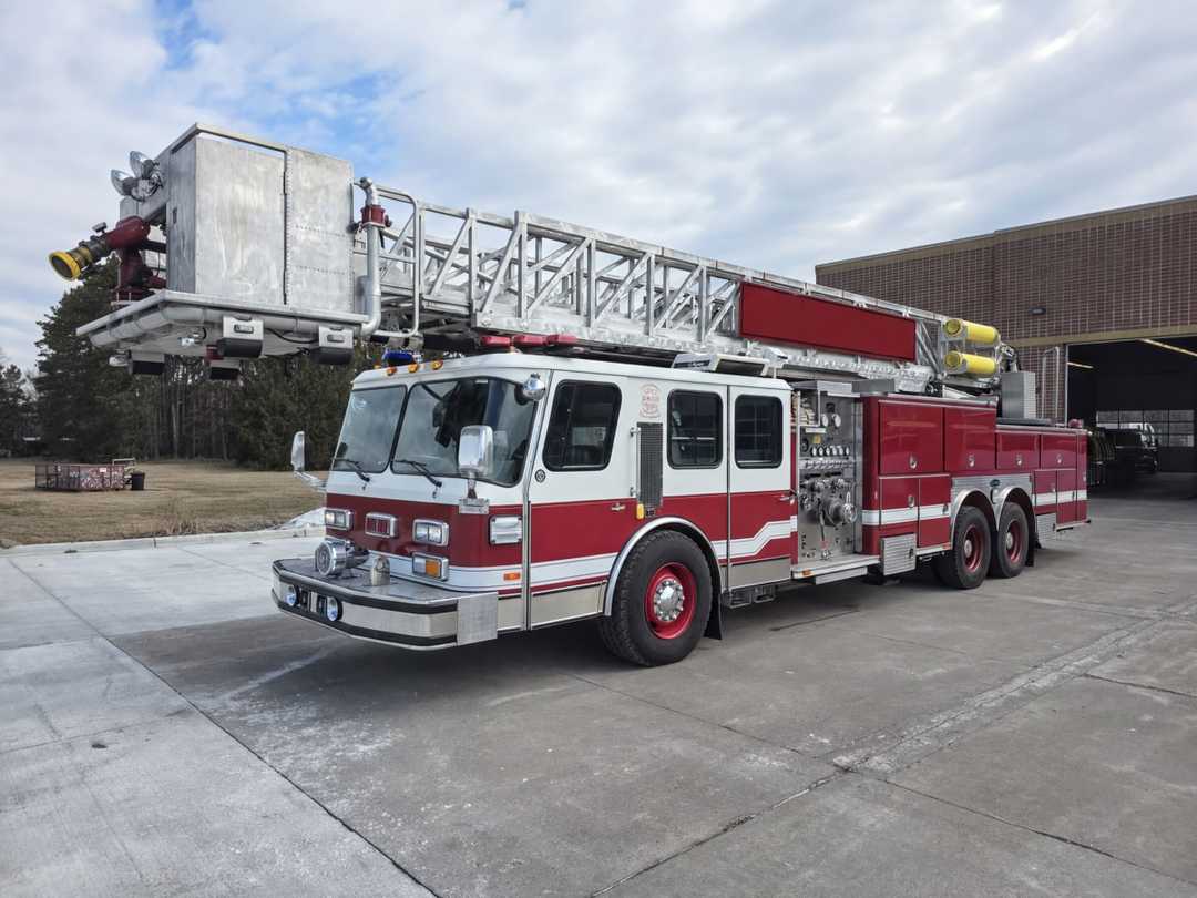 1990 E-One 95' Aerial