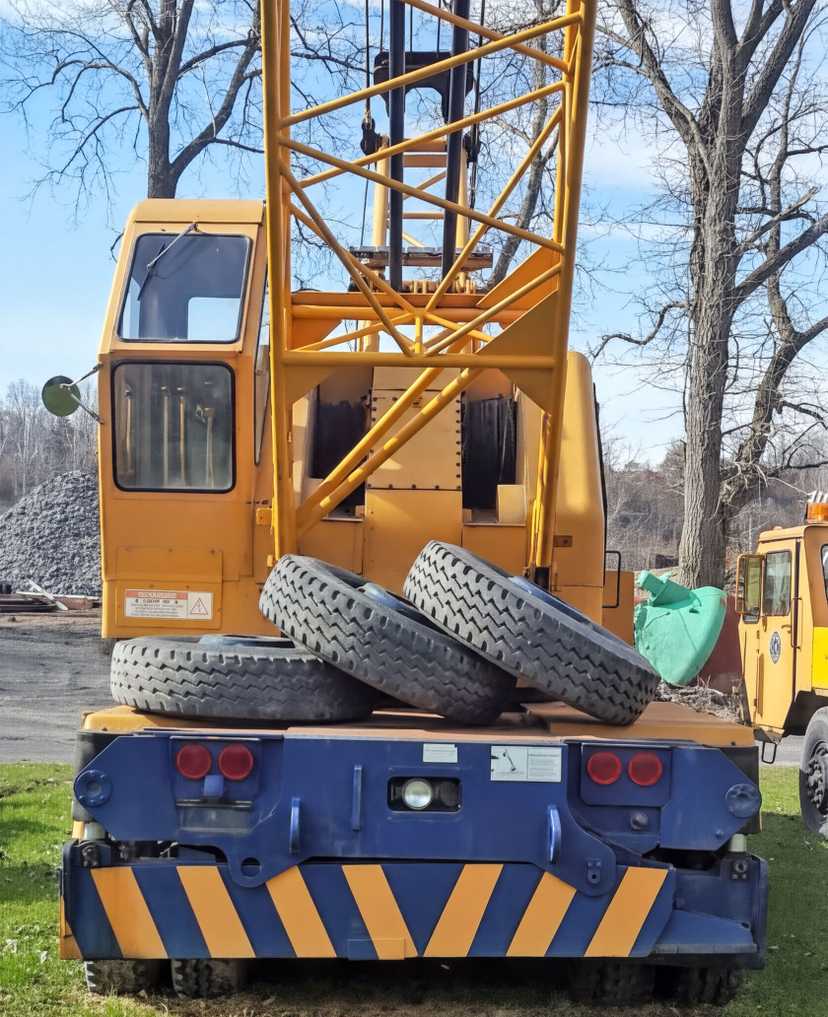 1979 p&h on road crane.    100' of boom — photo 2