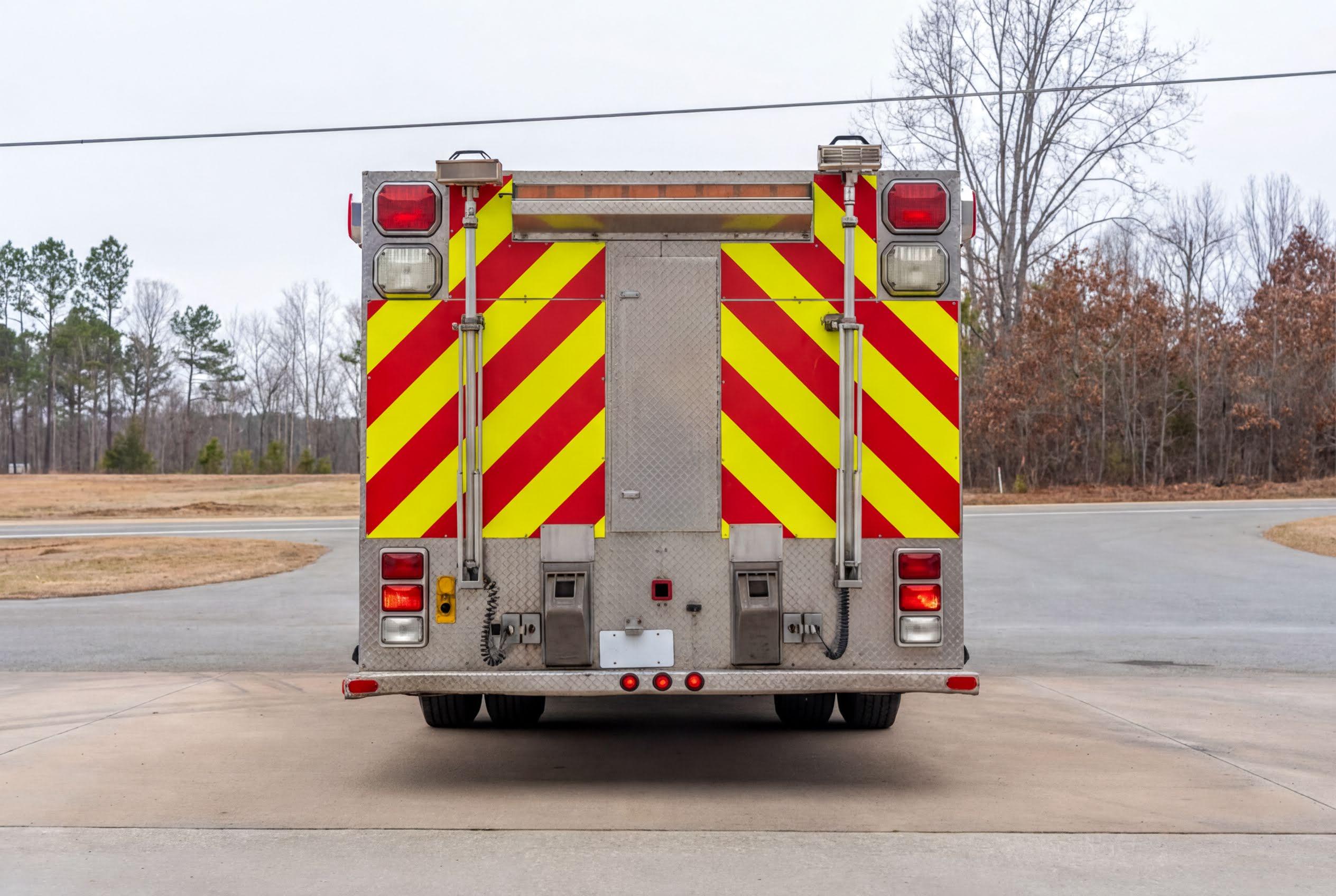 2004 Ford 750 Squad - image 5