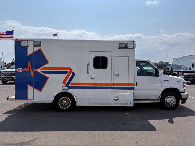 2021 Osage Ford Type III Ambulance — photo 2