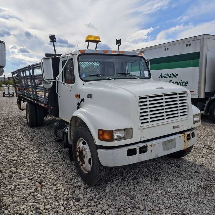 2000 international 4700 stake body — photo 3