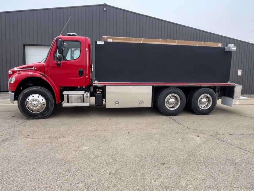2018 Simon Fire Equipment Freightliner Tanker — photo 4