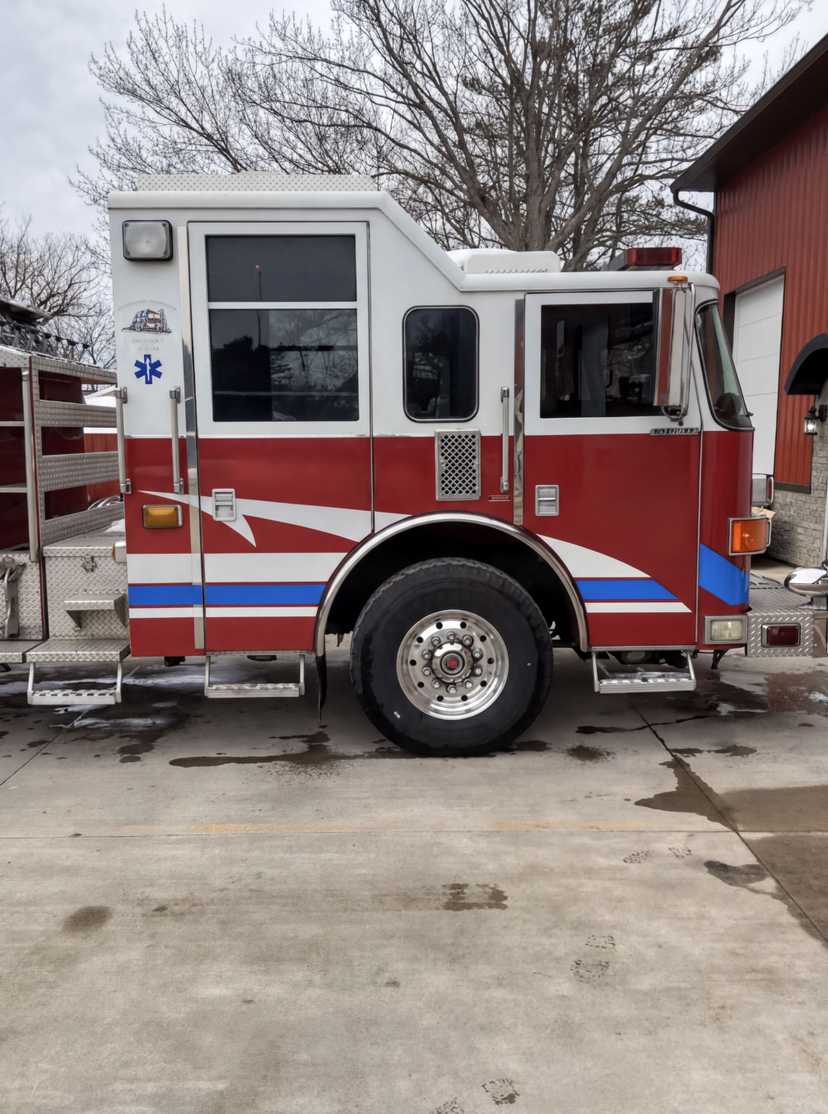 2003 Pierce Tilt Cab Pumper — photo 2