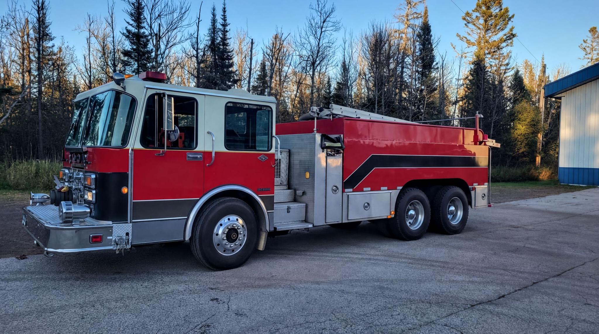 1990 Spartan Pumper Tanker - image 1