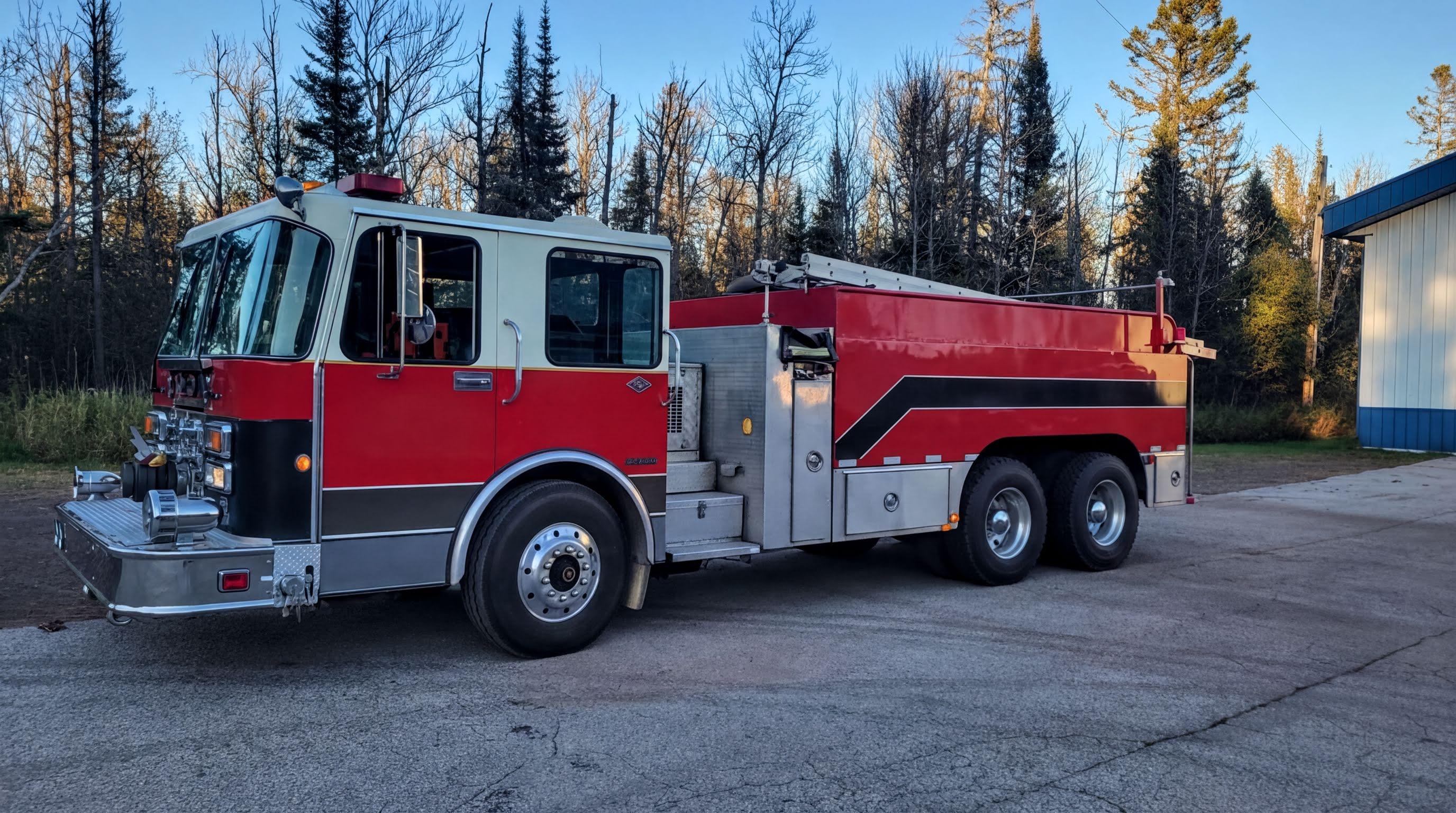 1990 Spartan Pumper Tanker - image 1