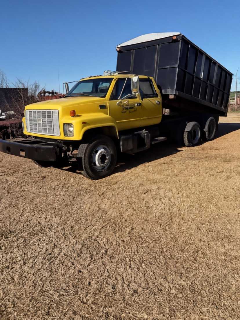 2002 GMC 7500C Dump Truck — photo 2
