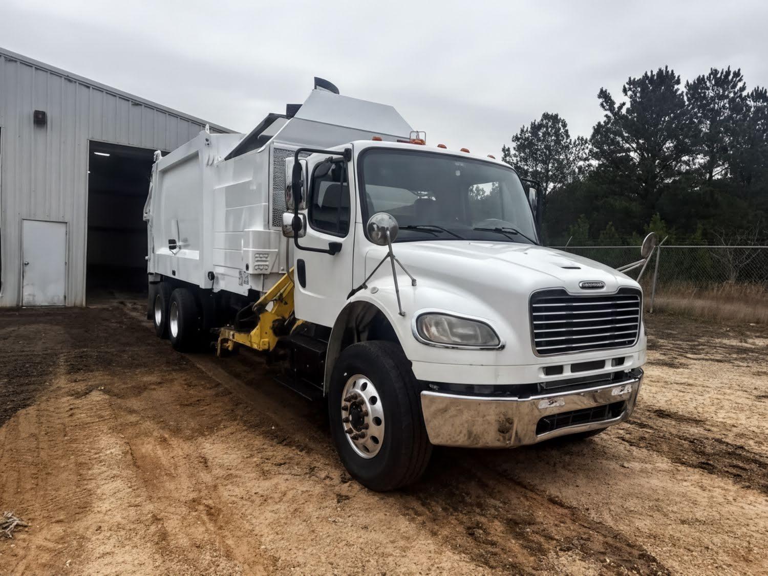2018 Freightliner Heil Side Loader - image 1