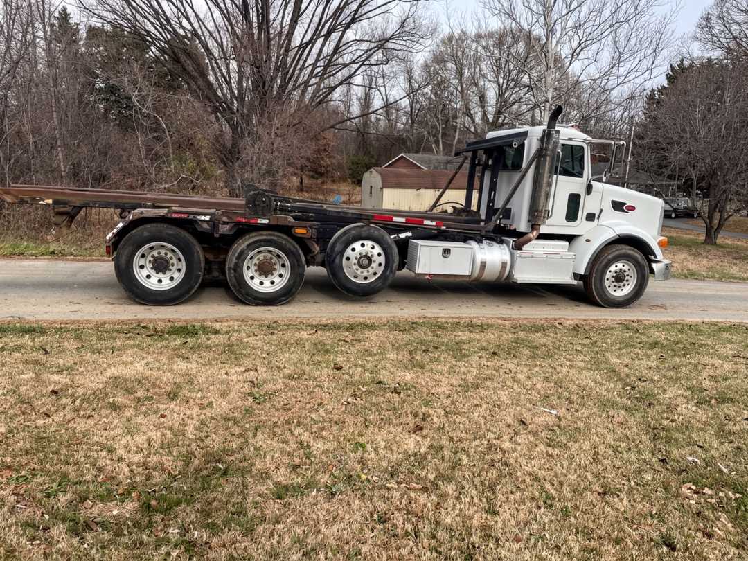 2013 Peterbilt Galbreath Roll-Off