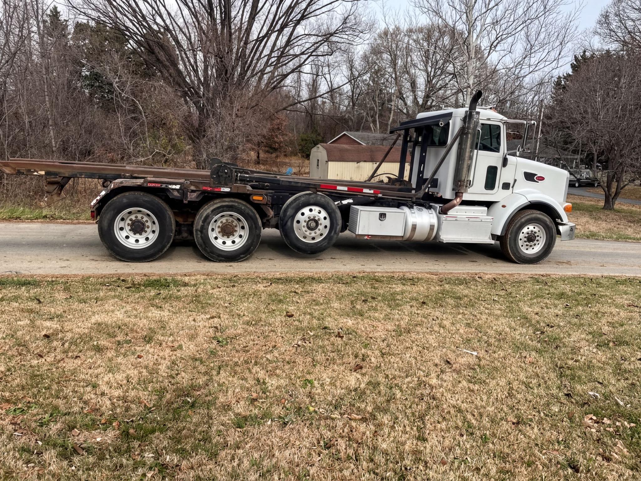 2013 Peterbilt Galbreath Roll-Off - image 1