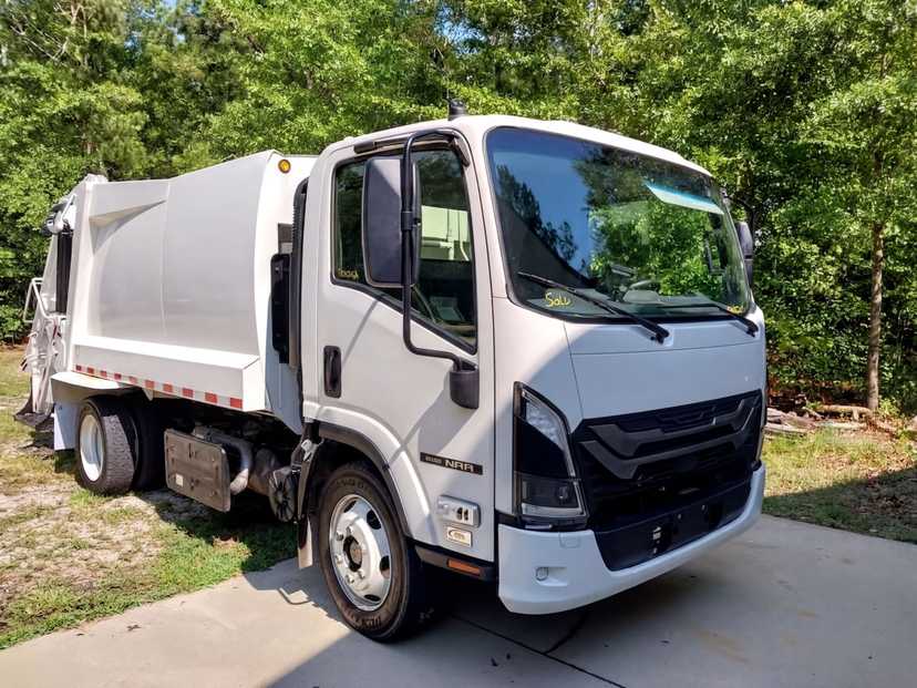 2025 Isuzu Pac-Mac Rear Loader — photo 4
