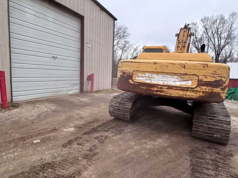 2001 John Deere 230LC Excavator — photo 2