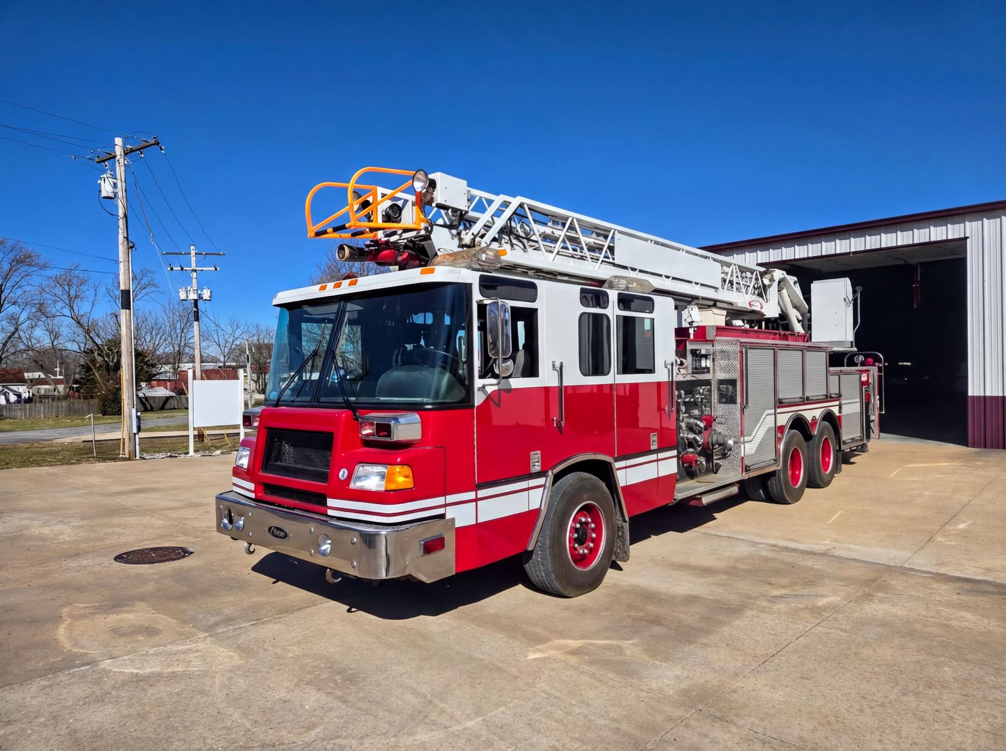 1995 Pierce Quantum 75' Quint - image 2