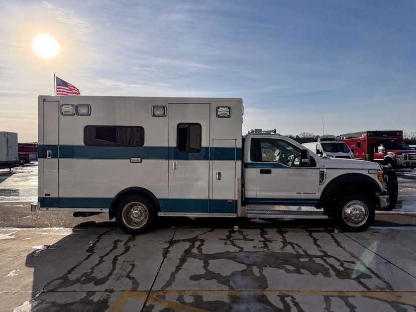 2017 PL-Custom Ford 4x4 Type I Ambulance — photo 3