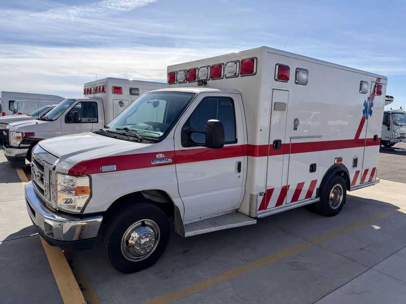 2022 Medix Ford Type III Ambulance — photo 2