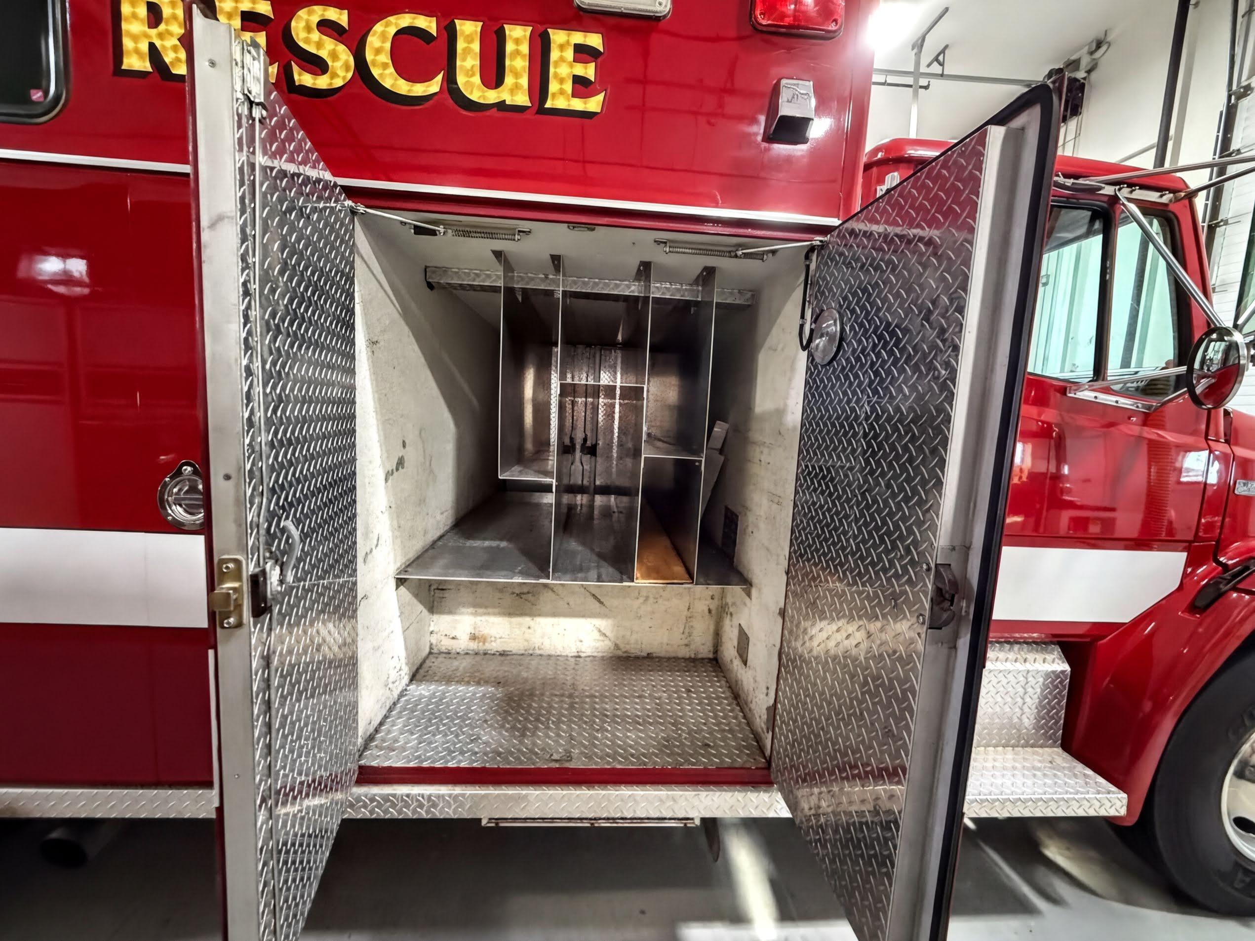 1999 Freightliner FL-70 Heavy Rescue - image 5