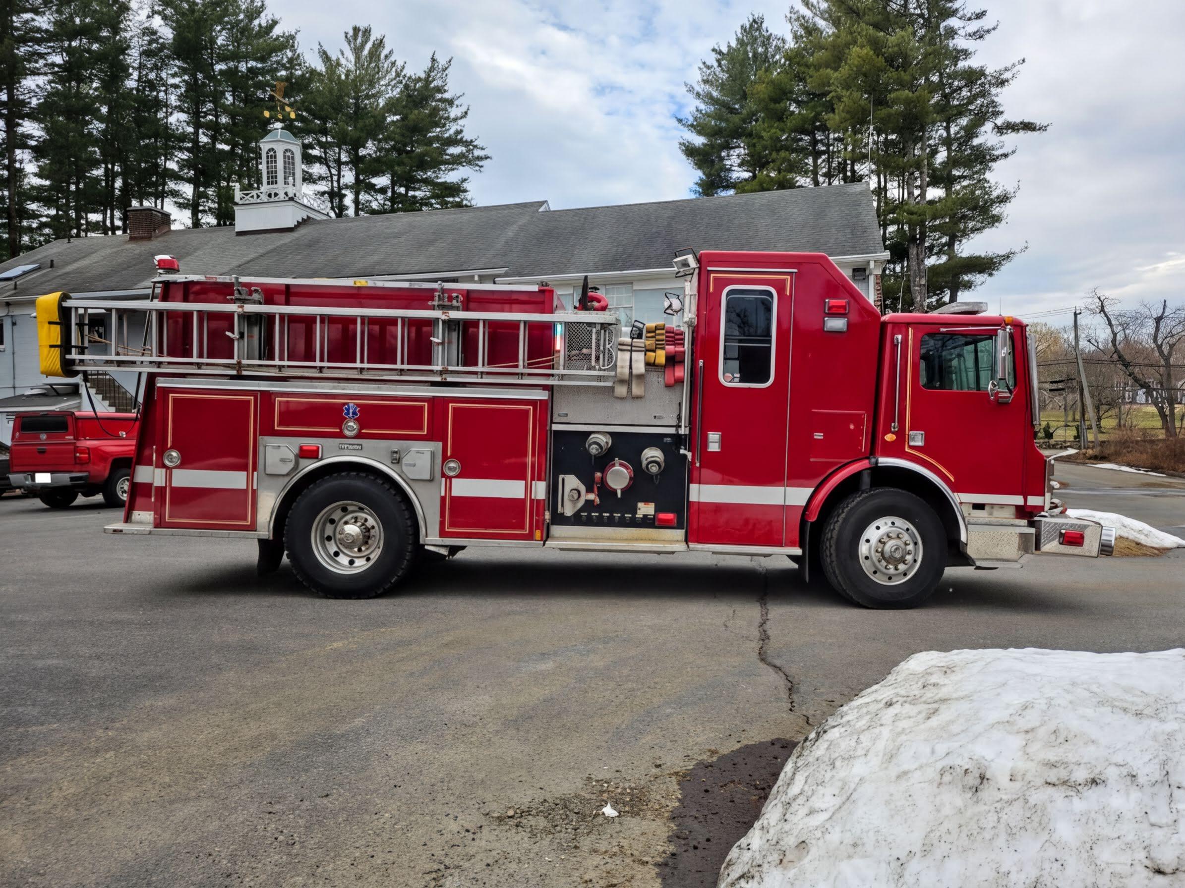 1999 Mack MR688P Pumper - image 3