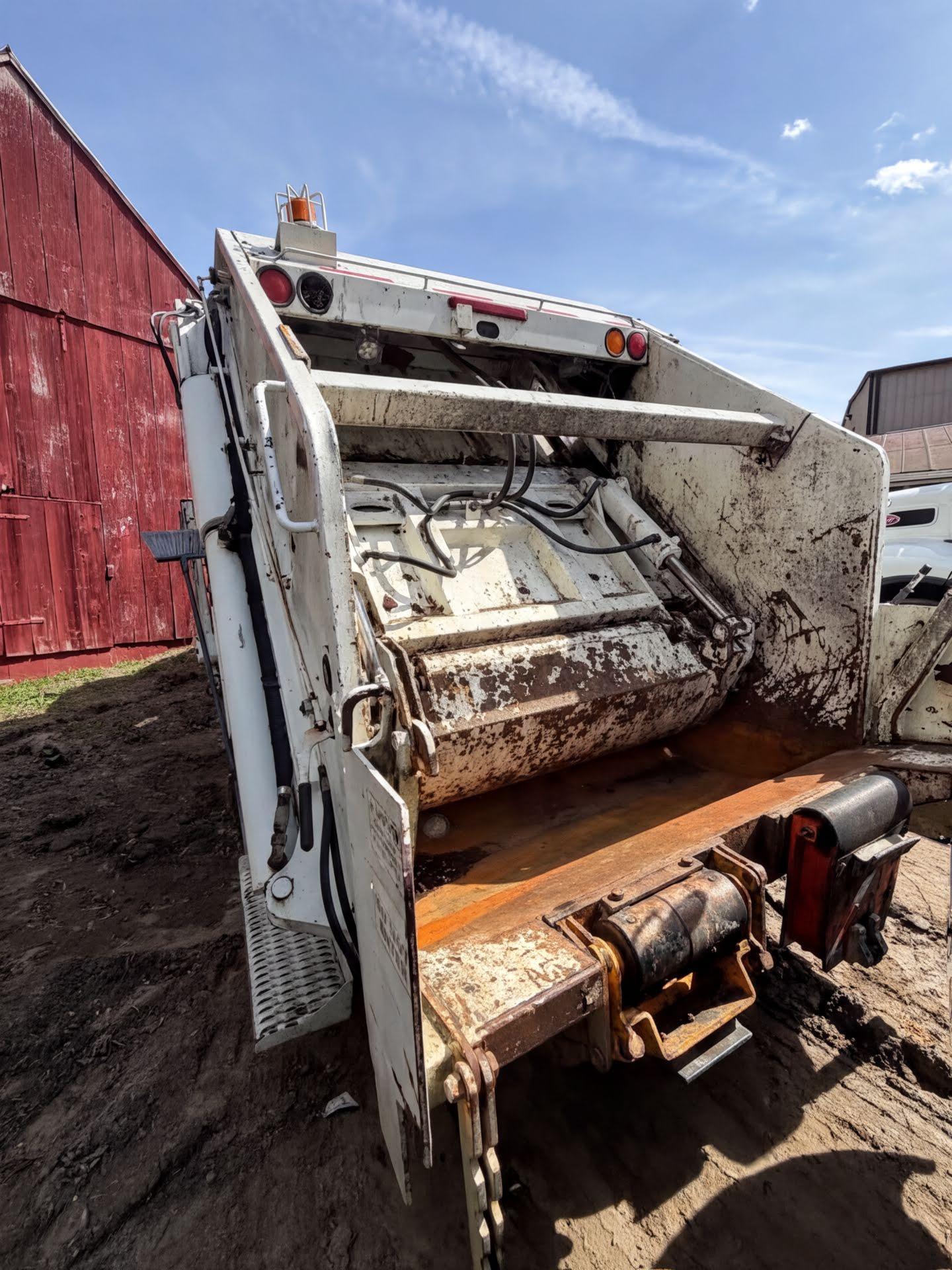 2021 Freightliner New Way Rear Loader - image 5