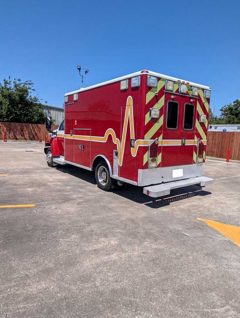 2009 Wheeled Coach Chevrolet Type I Ambulance — photo 3