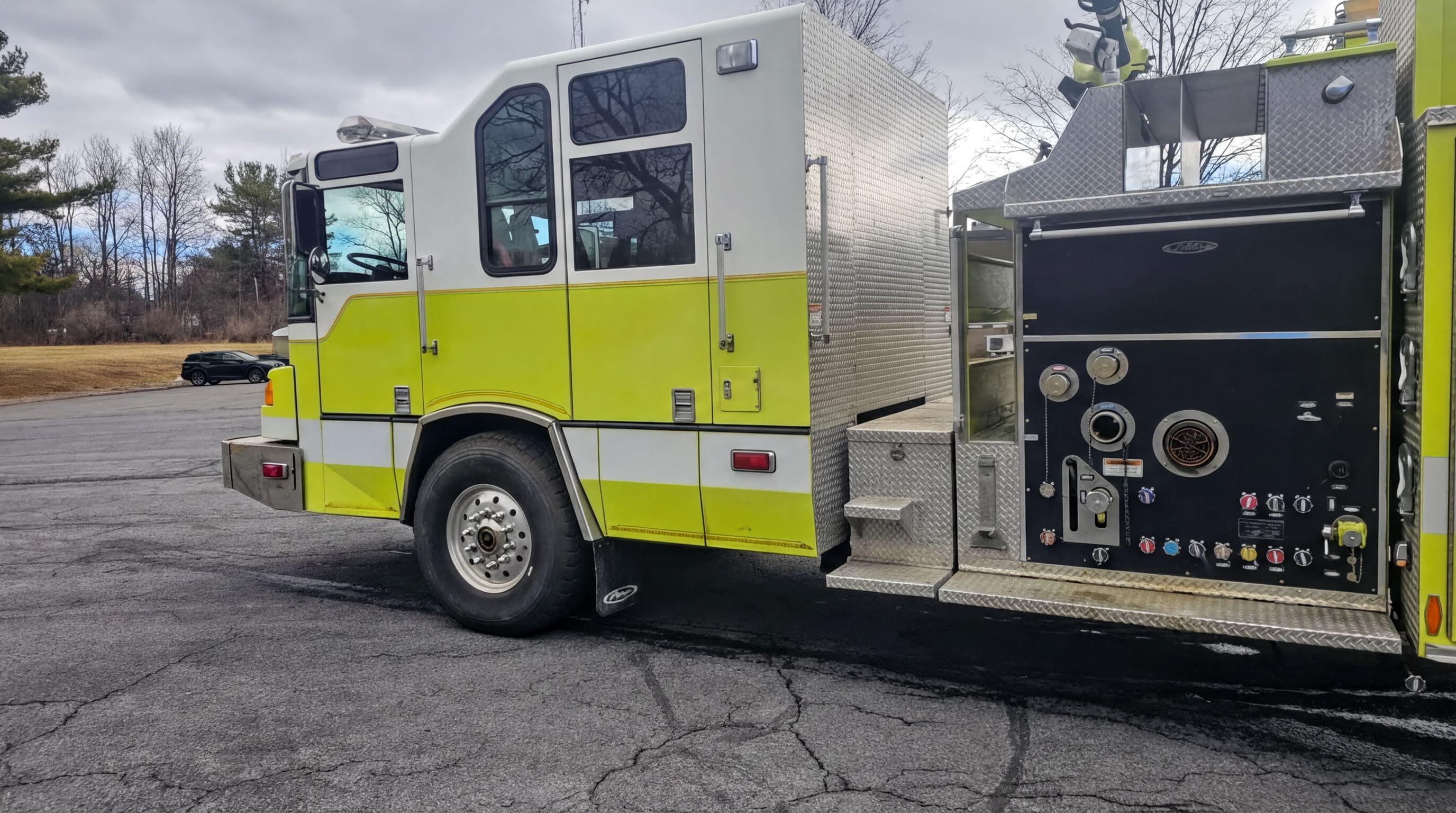 2004 Pierce Quantum Pumper - image 5