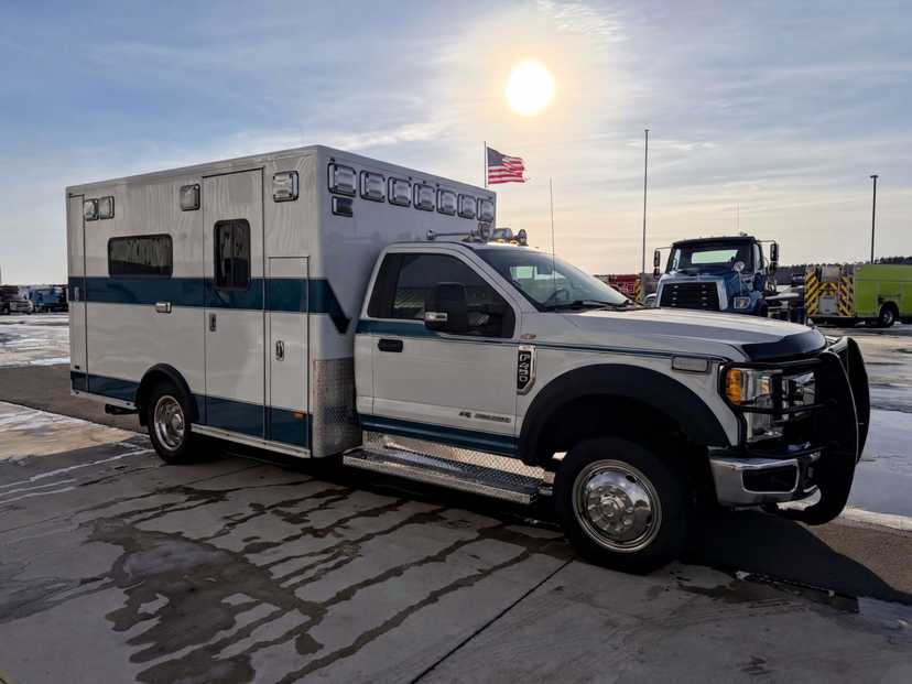 2017 PL-Custom Ford 4x4 Type I Ambulance — photo 2