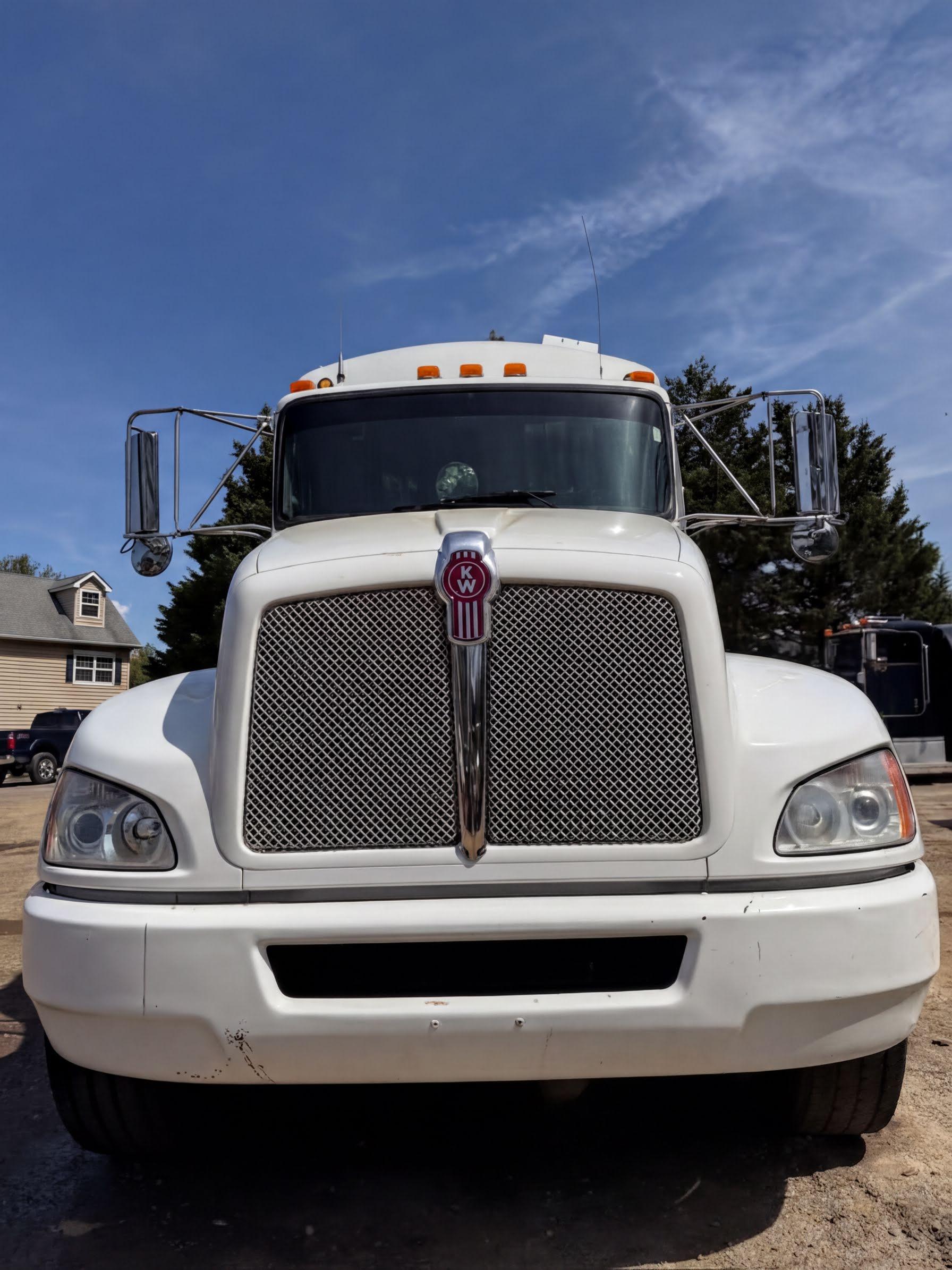 2015 Kenworth Loadmaster Rear Loader - image 4