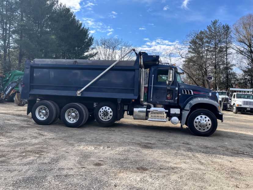 2012 Mack GU713 Dump Truck — photo 4
