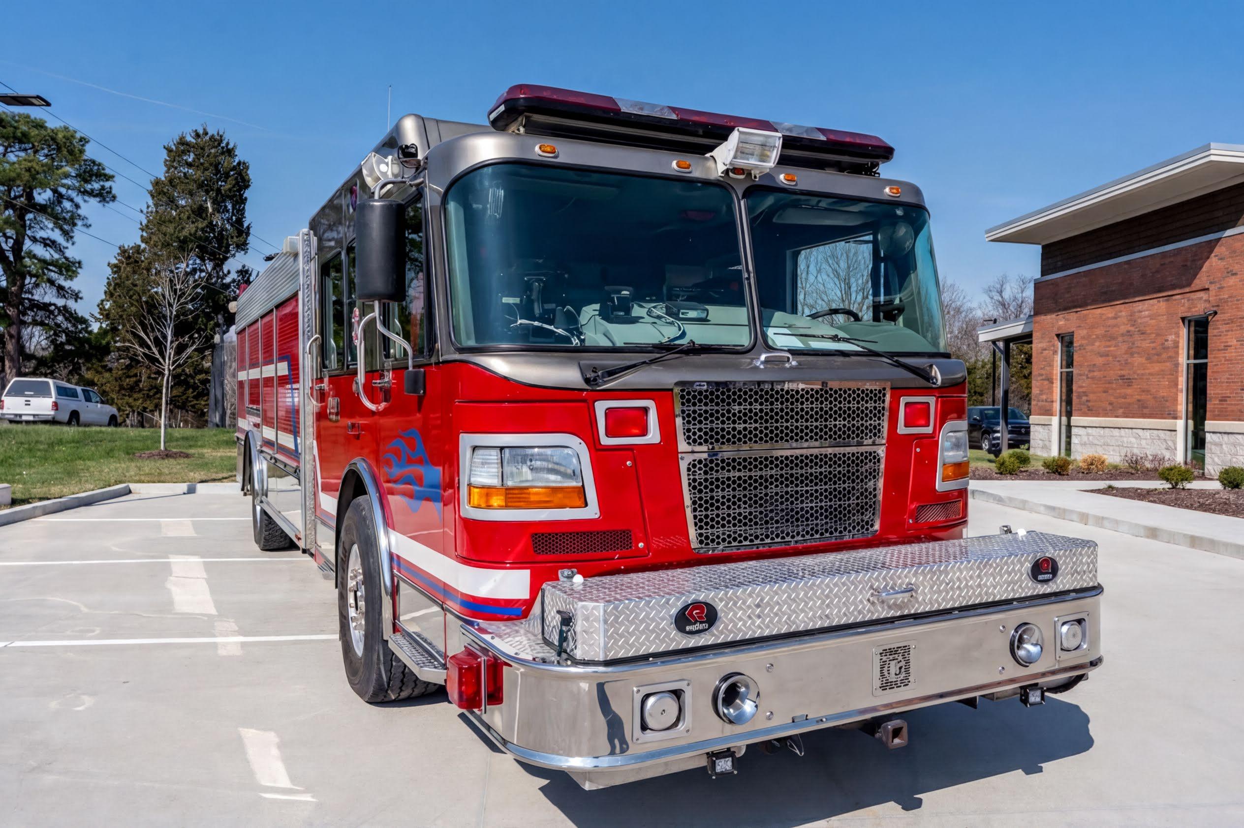 2005 Rosenbauer Spartan Rescue Pumper - image 2