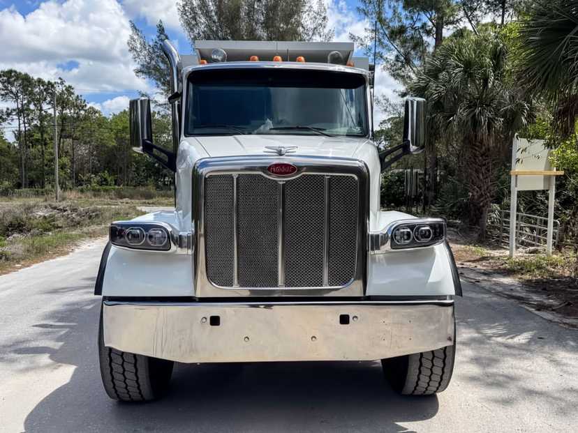 2019 Peterbilt 567 Dump Truck — photo 2