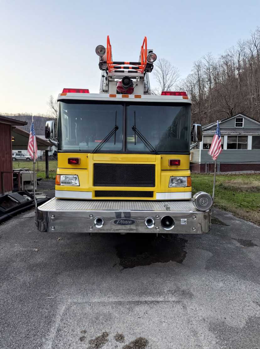 1998 Pierce Detroit Series 60 Diesel, 430 HP 105' Aerial — photo 3