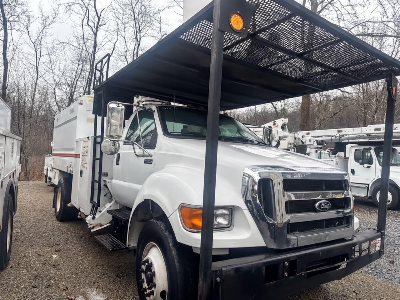 2013 Ford F750 Bucket Truck w/ Altec LR756 Boom & Chipper Dump (61 ft) - image 3
